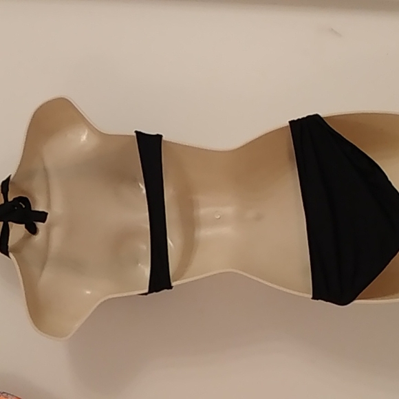Calvin Klein Bikini Top with Black, low-rise, full Bottom - Picture 5 of 5